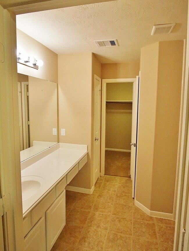 Building Photo - 13051 Iris Garden Ln