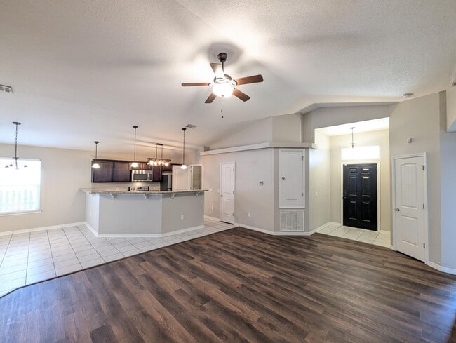 Building Photo - 8430 Island Dr