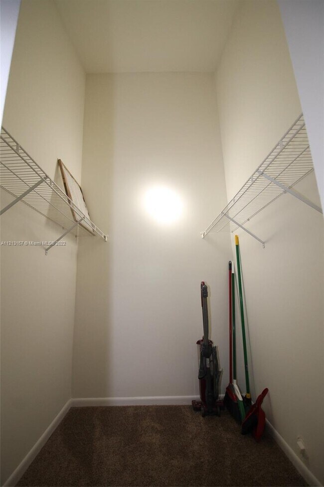 Building Photo - 2331  Dogwood Ct  . Pembroke Pines Fl 33026