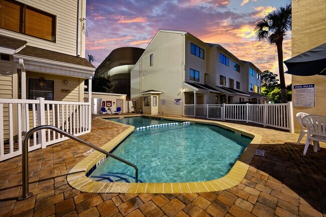 Building Photo - All Inclusive Seasonal Rental Available Oc...