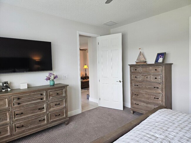 Building Photo - 9985 SW Trumpet Tree Cir
