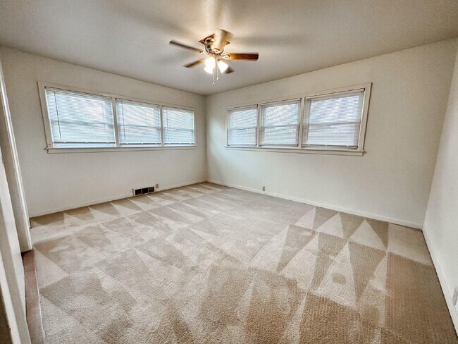 Building Photo - 3405 37th St
