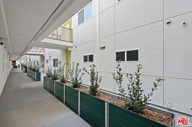 Building Photo - 7411 Artesia Blvd