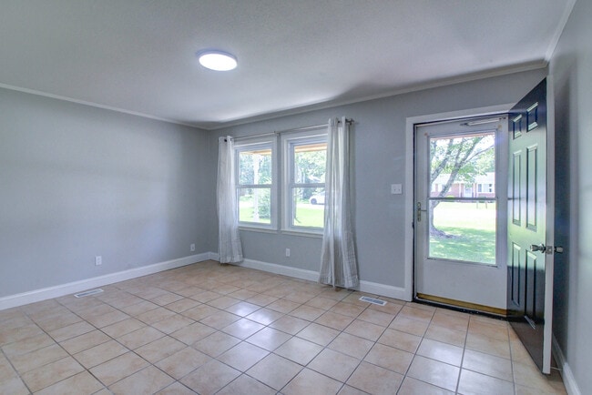 Building Photo - 105 Sandy Ln