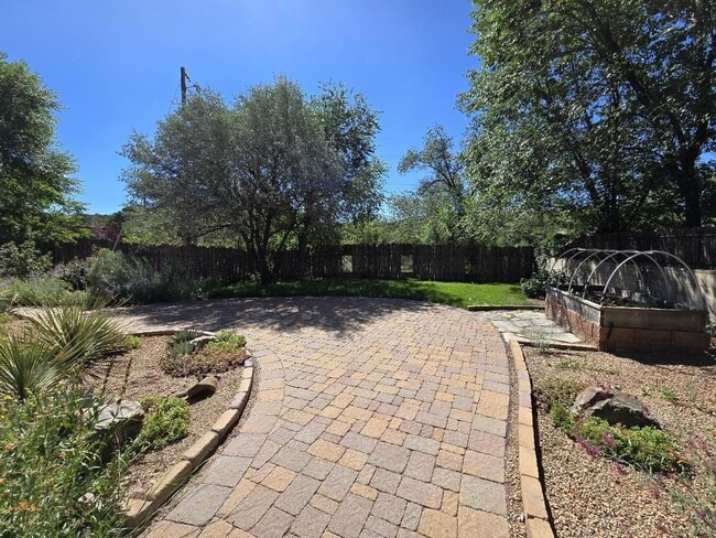 Building Photo - 133 Valley Dr