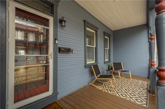 Primary Photo - 1207 Linden Pl
