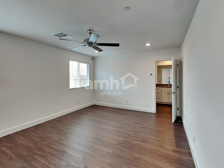 Building Photo - 138 Charmante Tulip Ln