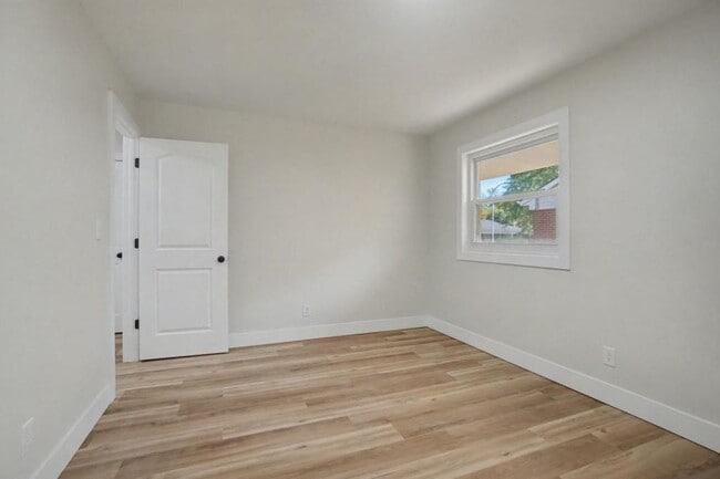 Building Photo - 83 Brookhaven Dr