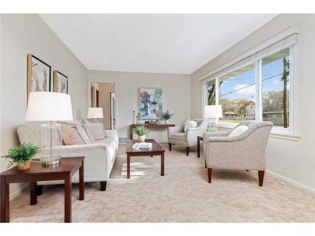 Building Photo - Spacious 4BR Home in Brooklyn Park – Huge Basement & New Appliances!