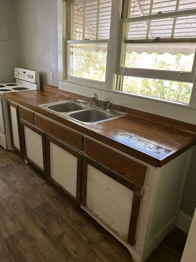 Building Photo - "Charming 3-Bedroom Haven with 2 Full Baths in the Heart of Belton!"