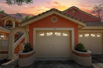 Building Photo - Dr Phillips 2 bedroom 2 bath with 1 car ga...
