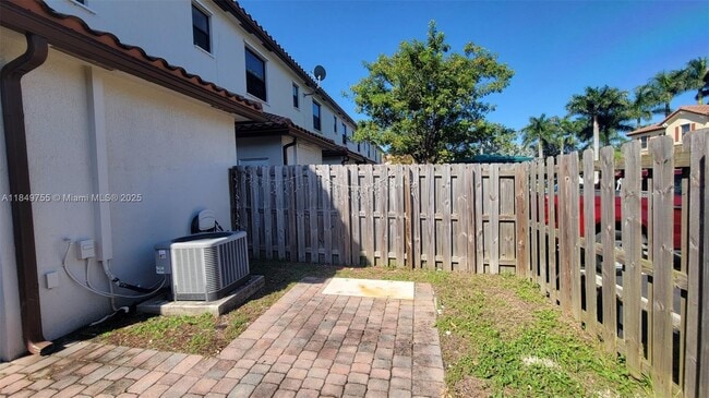 Building Photo - 3223 SE 4th Ct