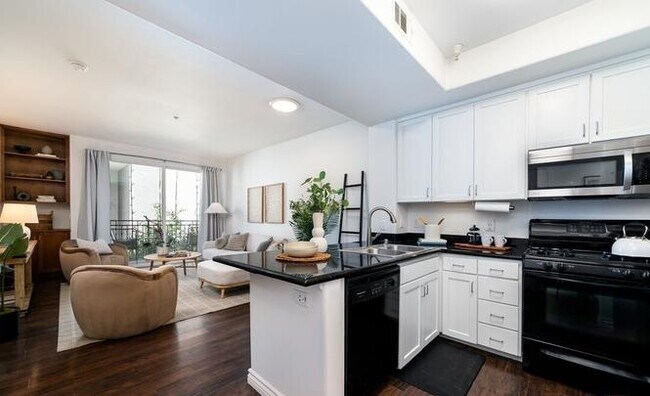 Building Photo - 4060 Glencoe Ave