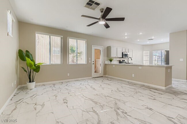 Building Photo - 9519 W Wooded Heights Ave