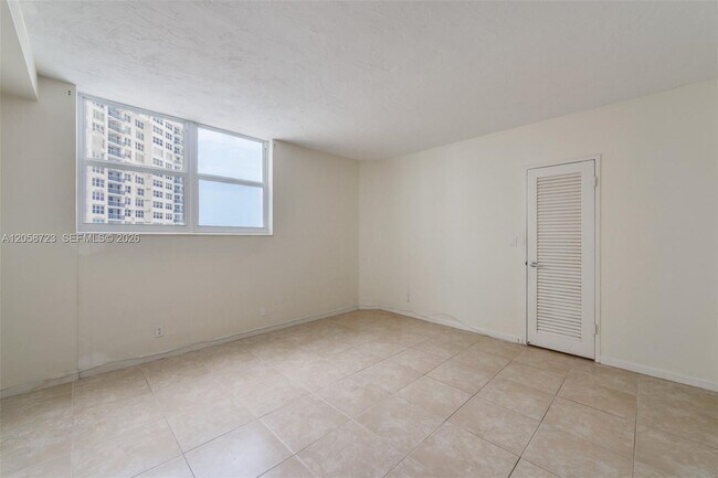 Building Photo - 3001 S Ocean Dr