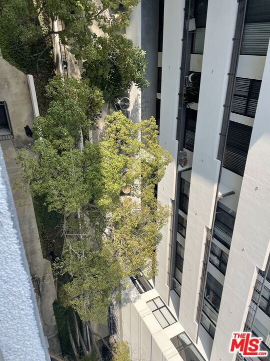 Building Photo - 10600 Wilshire Blvd