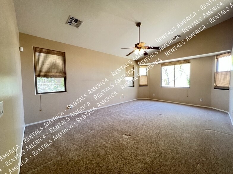 Building Photo - 1536 E Fontana Dr