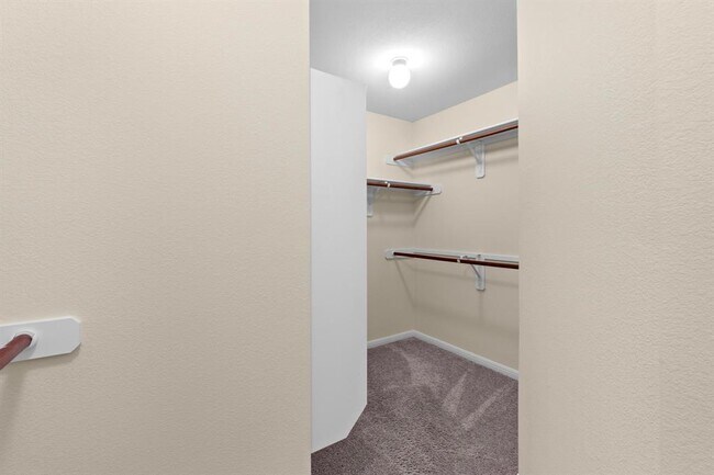 Building Photo - 20612 Farm Pond Ln