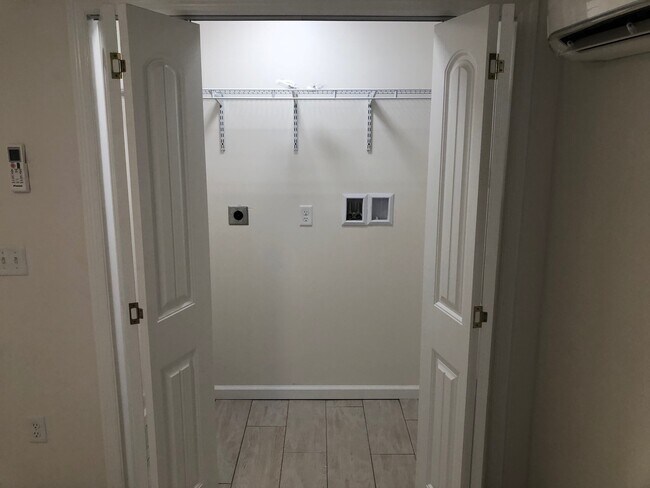 Building Photo - 109 W 2nd St