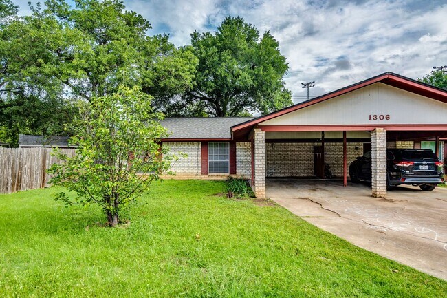 Building Photo - 1306 Glenda Dr