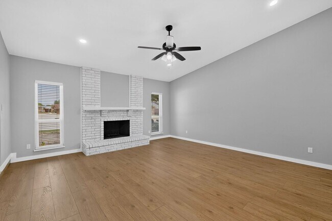 Building Photo - 243 Woodhurst Dr