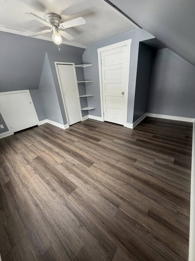 Building Photo - 1930 S River Rd