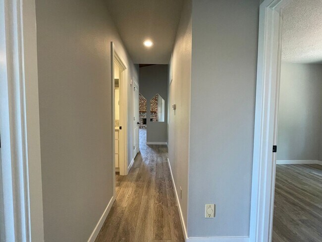 Building Photo - Private Valley Remodeled Home In Damascus 3Bd/2.5Ba with Basement!!! Beautiful Deck with Amazing ...