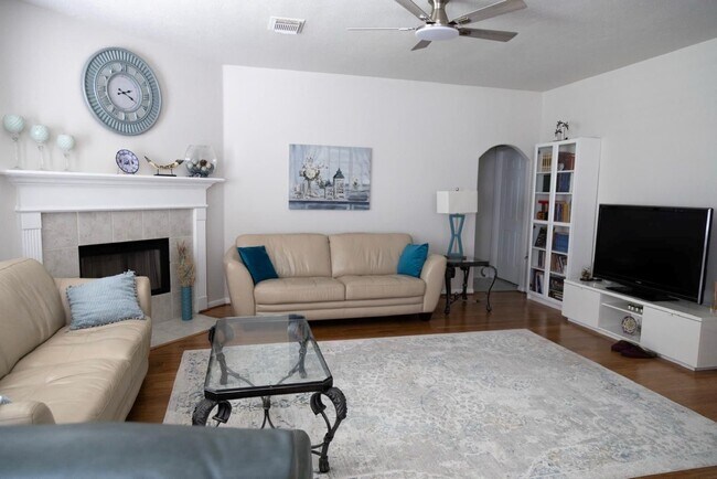 Building Photo - 15611 Mustang Island Dr