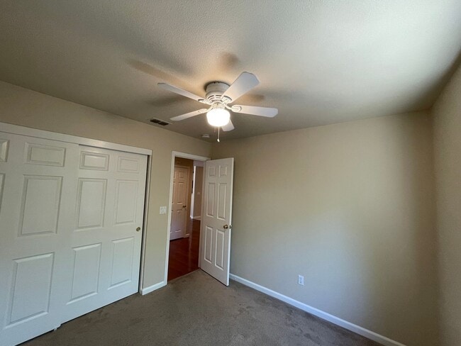 Building Photo - Charming 3-Bedroom Home in Folsom – Move i...