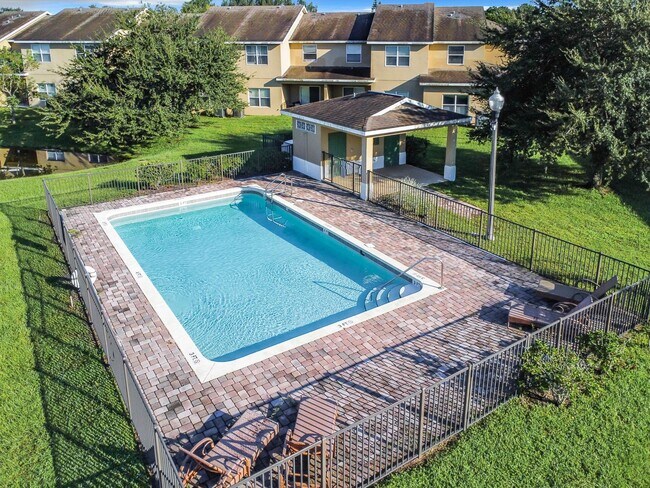 Building Photo - Townhouse For Lease in Saint Cloud