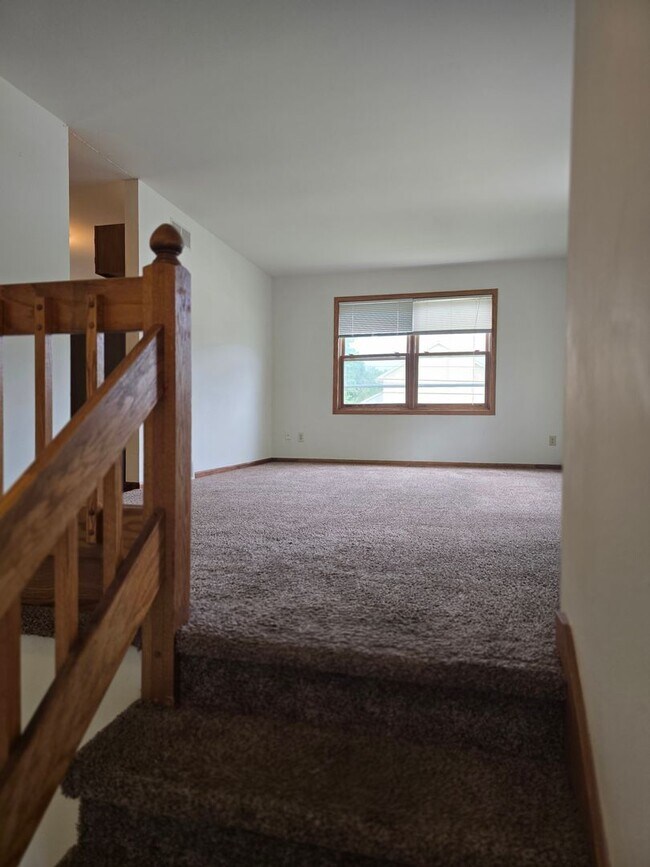 Building Photo - 1627-1629 Rustic Drive