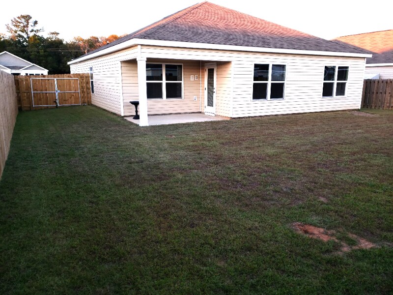 Building Photo - 18300 Lewis Smith Dr