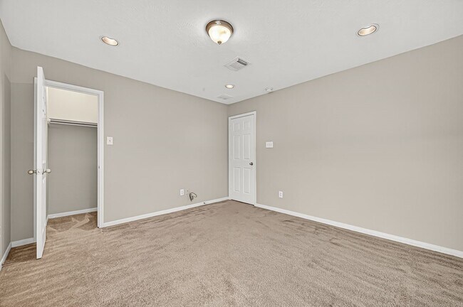 Building Photo - 24615 Amberleaf Ct