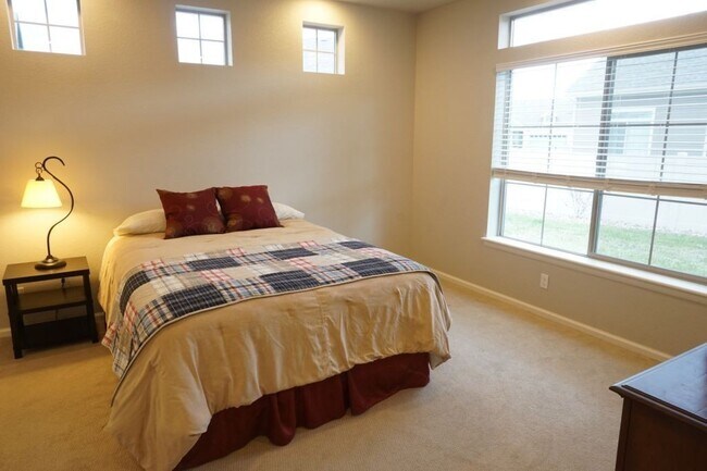 Building Photo - Partially Furnished (or unfurnished) Singl...