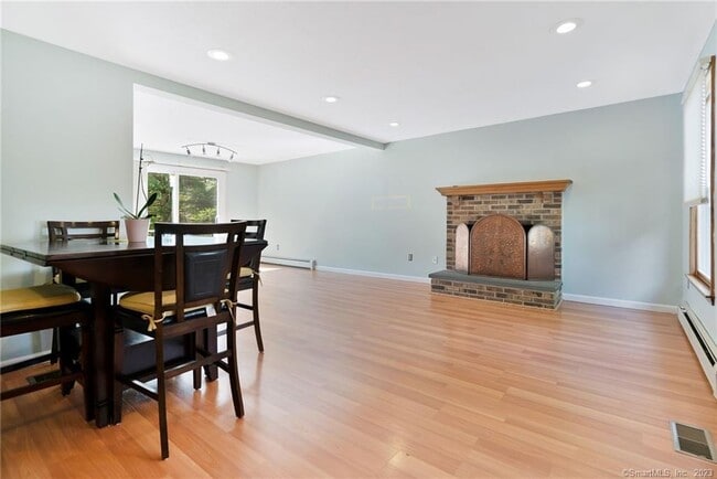 Building Photo - 25 Walcott Green