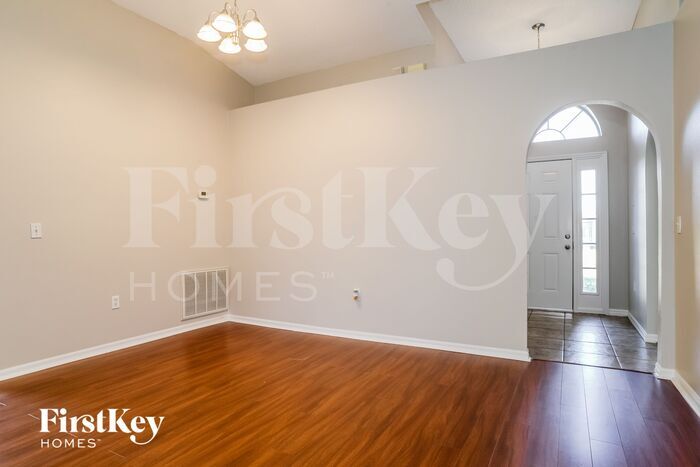 Building Photo - 110 Reeding Ridge Dr W