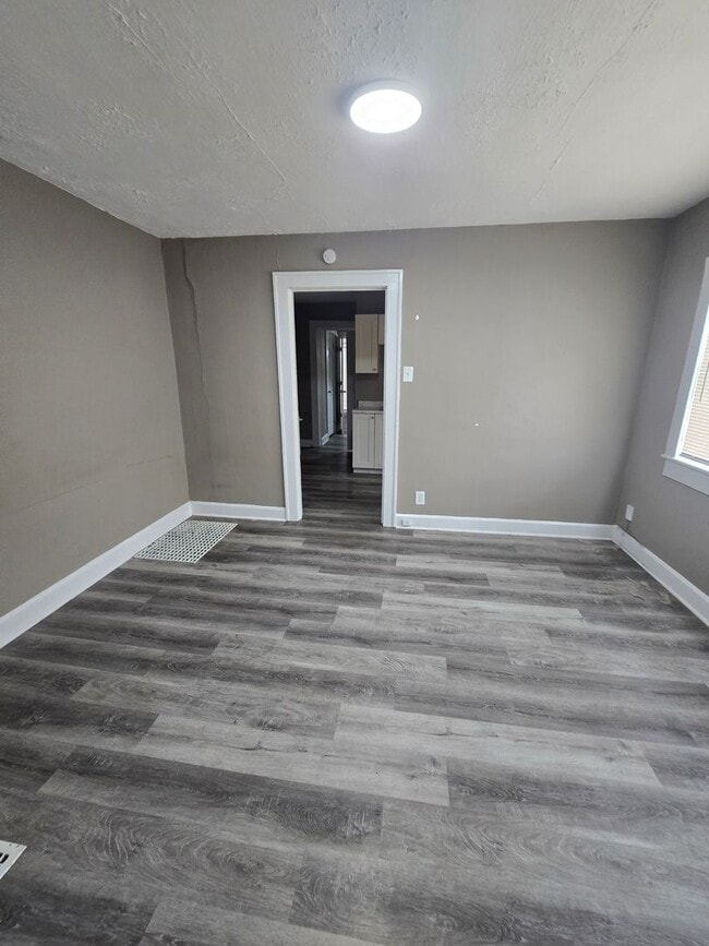 Building Photo - Spacious One Bedroom Duplex Near E. Michigan and Emerson
