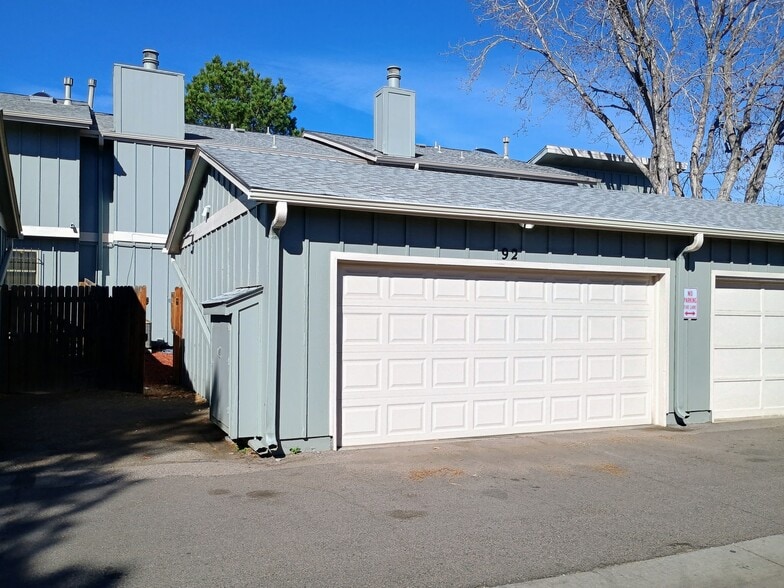 Garage - 10360 E Jewell Ave