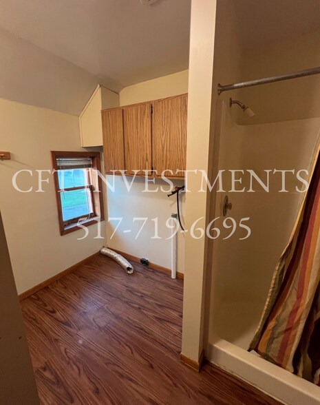 Bath #2/Laundry - 14360 S Grange Rd