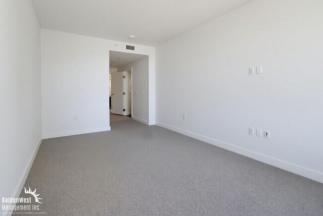 Building Photo - Modern 2Bdm 2Ba Condo with Stunning Bay Views in Savina Downtown San Diego!
