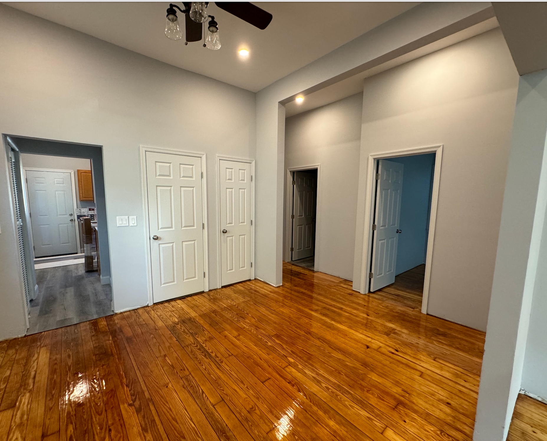 Building Photo - 323 E Bertsch St