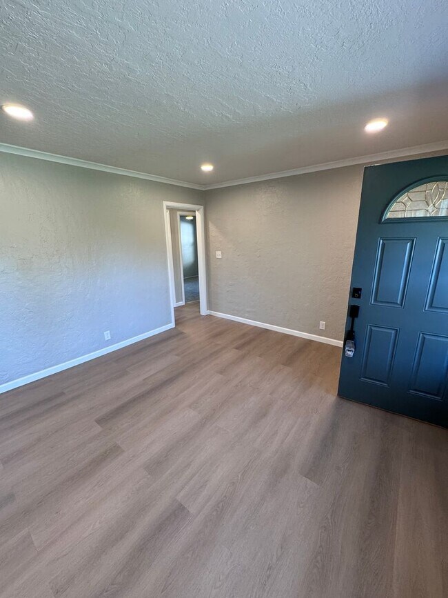 Building Photo - Mayo Meadow 3 Bed 1.5 Bath Cutie! Fully Up...