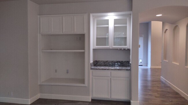 Building Photo - 6121 Lockridge Dr