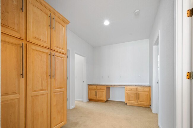 Building Photo - 991 Zephyr Ct
