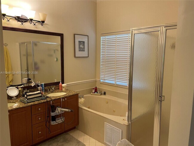 Building Photo - 4192 Laurel Ridge Cir