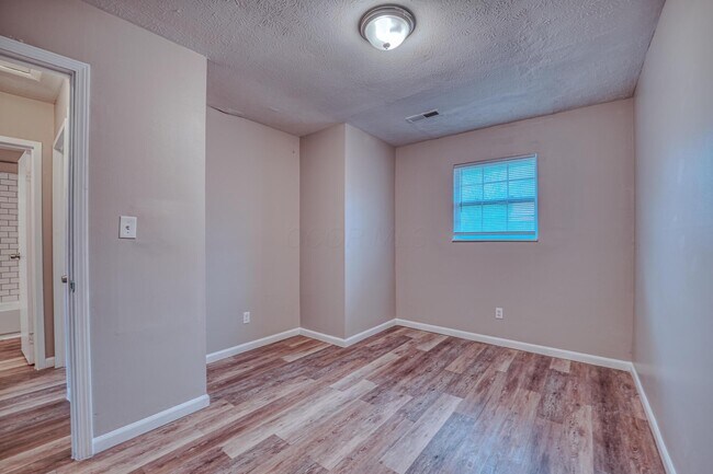 Building Photo - 2735 Joyce Ave