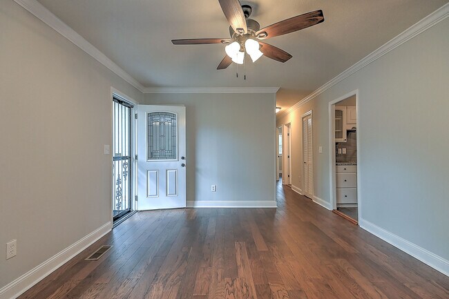 Building Photo - 2708 Schumway Dr