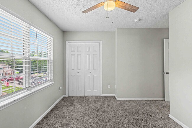 Building Photo - 103 Meadowbrook Ln