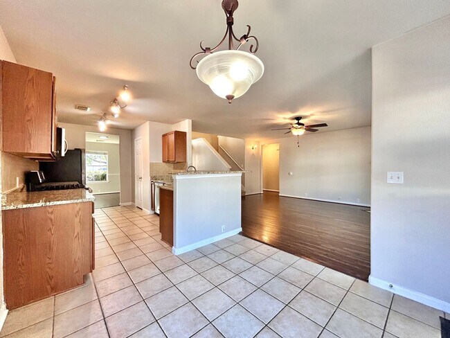 Building Photo - Beautiful 4-Bed Home with Open Floorplan, ...