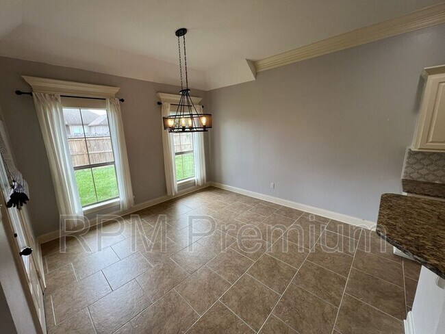Building Photo - 7335 Oak View Dr.